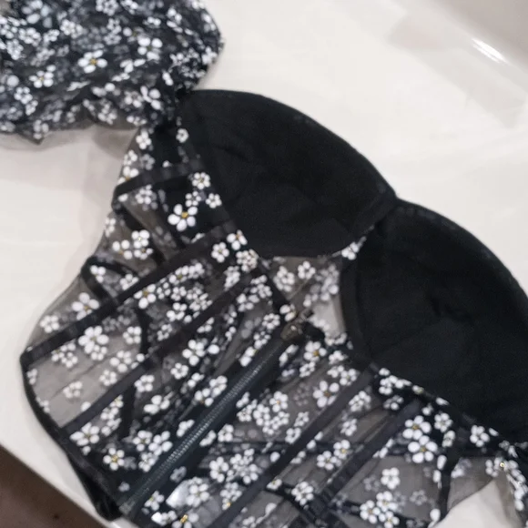 Corset - Picture 5 of 8